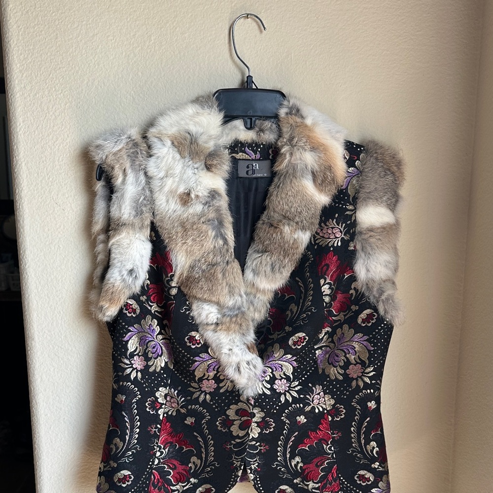 Floral Vest with Faux Fur Collar - made in Italy